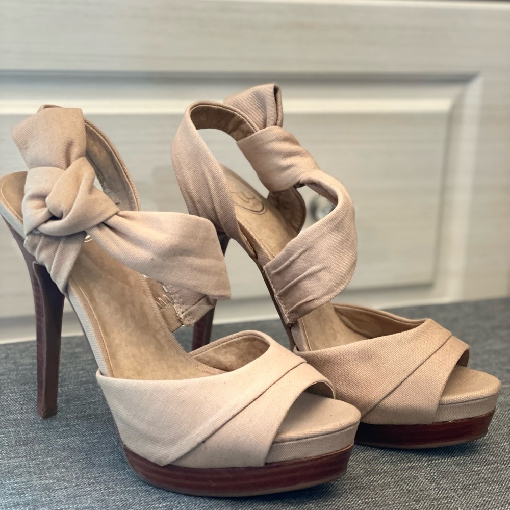 Jessica Simpson knot detail pumps, size 7.  Worn once, like new condition.